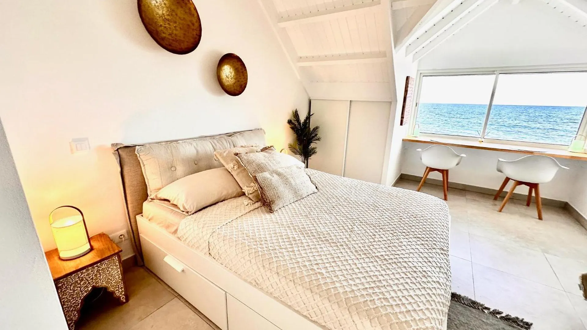 Studio Malaka Sur La Plage Sandy Ground